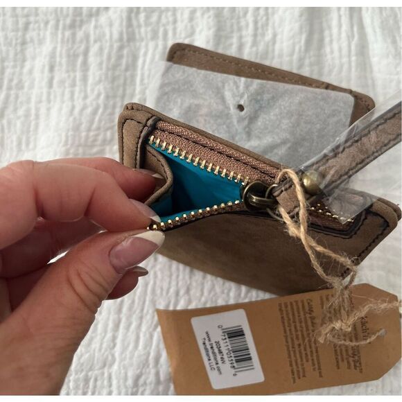 Catchfly Jaci Bifold Wallet NEW NWT - Picture 4 of 6